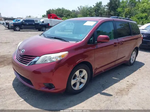 5TDKK3DC5GS743477 2016 TOYOTA SIENNA - Image 2