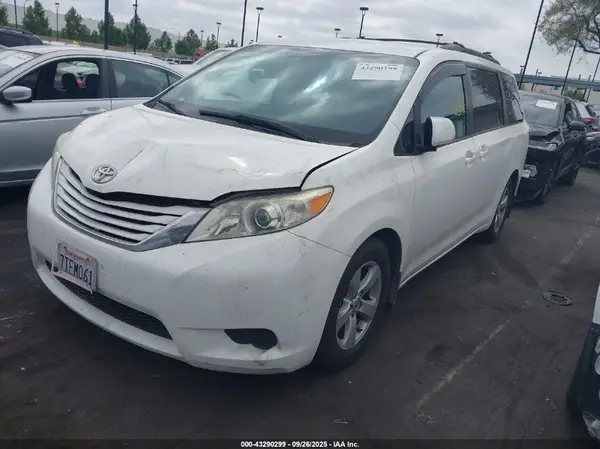 5TDKK3DC5GS749232 2016 TOYOTA SIENNA - Image 2