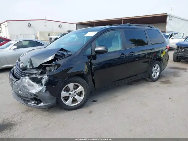 5TDKK3DC5GS750266 2016 TOYOTA SIENNA - Image 2