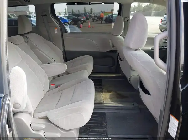 5TDKK3DC5GS750266 2016 TOYOTA SIENNA - Image 8