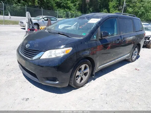 5TDKK3DC5GS750722 2016 TOYOTA SIENNA - Image 2
