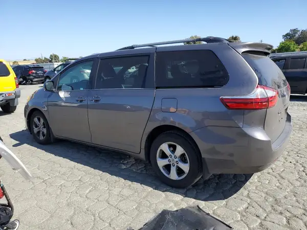 5TDKK3DC5GS751871 2016 TOYOTA SIENNA - Image 2