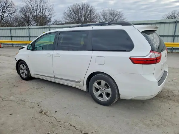 5TDKK3DC5GS759243 2016 TOYOTA SIENNA - Image 2