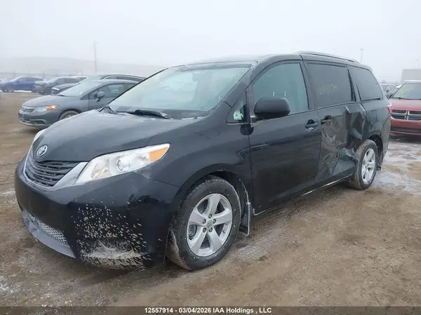 5TDKK3DC6GS693351 2016 TOYOTA SIENNA - Image 2