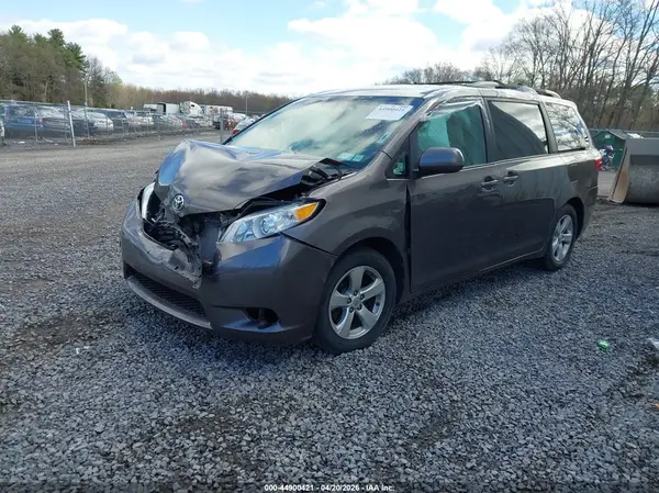 5TDKK3DC6GS694063 2016 TOYOTA SIENNA - Image 2
