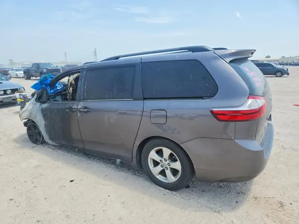 5TDKK3DC6GS697805 2016 TOYOTA SIENNA - Image 2