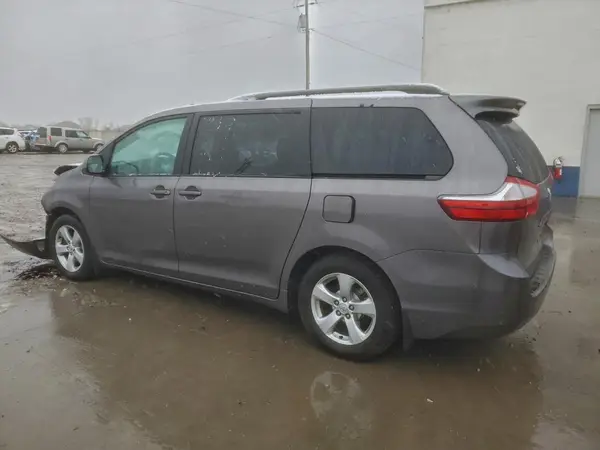 5TDKK3DC6GS697934 2016 TOYOTA SIENNA - Image 2