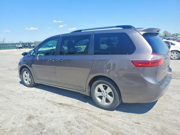 5TDKK3DC6GS699022 2016 TOYOTA SIENNA - Image 2