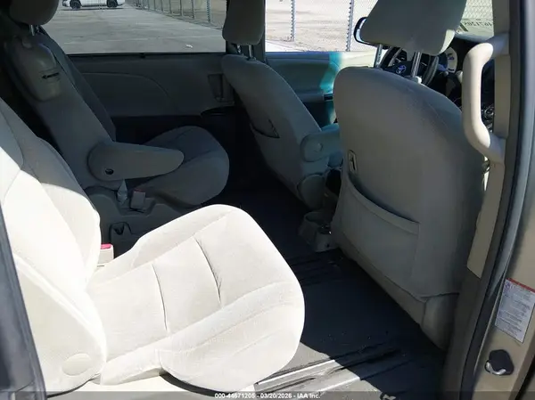 5TDKK3DC6GS701979 2016 TOYOTA SIENNA - Image 8