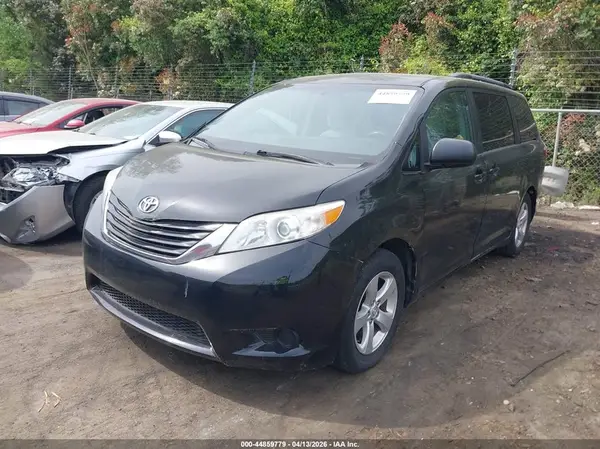 5TDKK3DC6GS706549 2016 TOYOTA SIENNA - Image 2