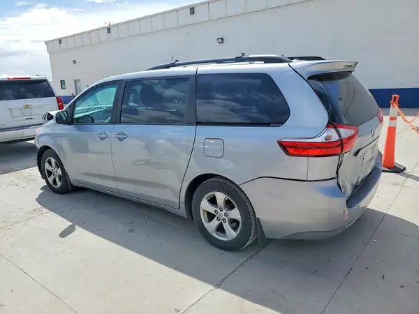 5TDKK3DC6GS707927 2016 TOYOTA SIENNA - Image 2