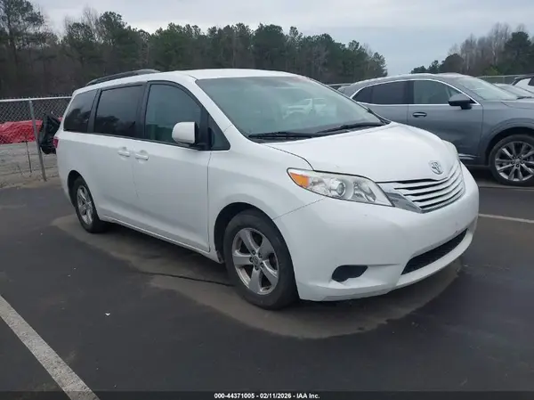 5TDKK3DC6GS710021 2016 TOYOTA SIENNA - Image 1