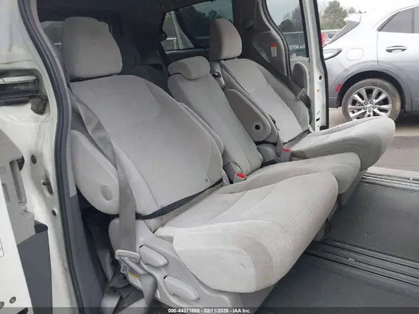 5TDKK3DC6GS710021 2016 TOYOTA SIENNA - Image 8