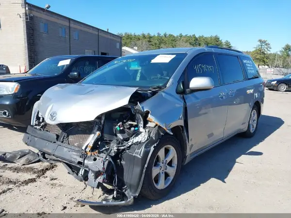 5TDKK3DC6GS711315 2016 TOYOTA SIENNA - Image 2