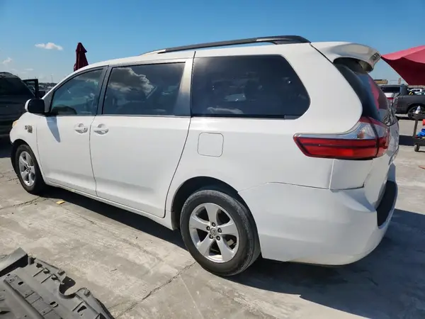 5TDKK3DC6GS711623 2016 TOYOTA SIENNA - Image 2