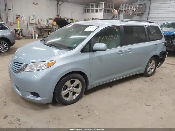 5TDKK3DC6GS713873 2016 TOYOTA SIENNA - Image 2