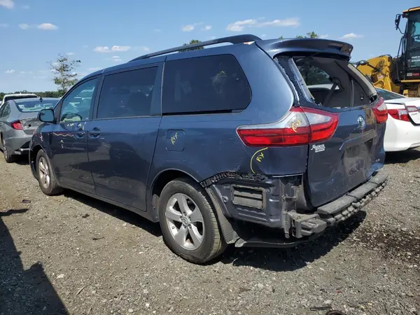 5TDKK3DC6GS717583 2016 TOYOTA SIENNA - Image 2
