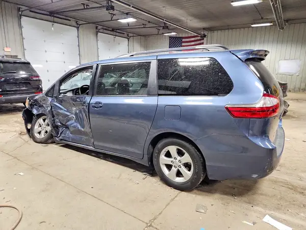 5TDKK3DC6GS724694 2016 TOYOTA SIENNA - Image 2