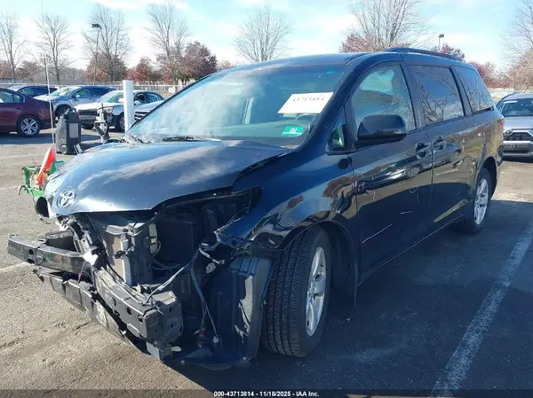 5TDKK3DC6GS725084 2016 TOYOTA SIENNA - Image 2