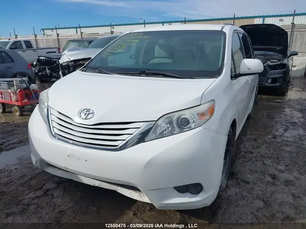5TDKK3DC6GS726154 2016 TOYOTA SIENNA - Image 2
