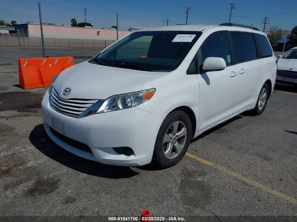 5TDKK3DC6GS732942 2016 TOYOTA SIENNA - Image 2