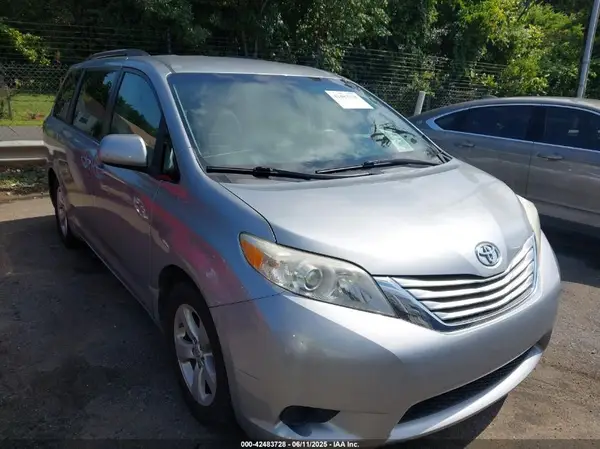 5TDKK3DC6GS736974 2016 TOYOTA SIENNA - Image 1
