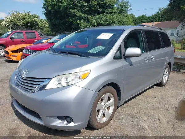 5TDKK3DC6GS736974 2016 TOYOTA SIENNA - Image 2