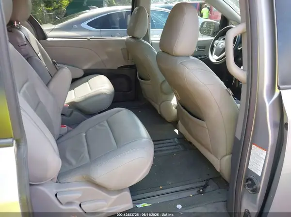 5TDKK3DC6GS736974 2016 TOYOTA SIENNA - Image 8