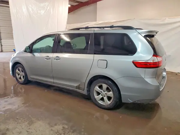 5TDKK3DC6GS739860 2016 TOYOTA SIENNA - Image 2
