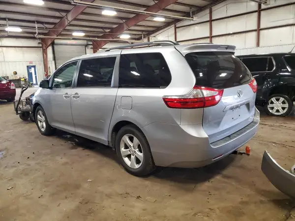 5TDKK3DC6GS740944 2016 TOYOTA SIENNA - Image 2