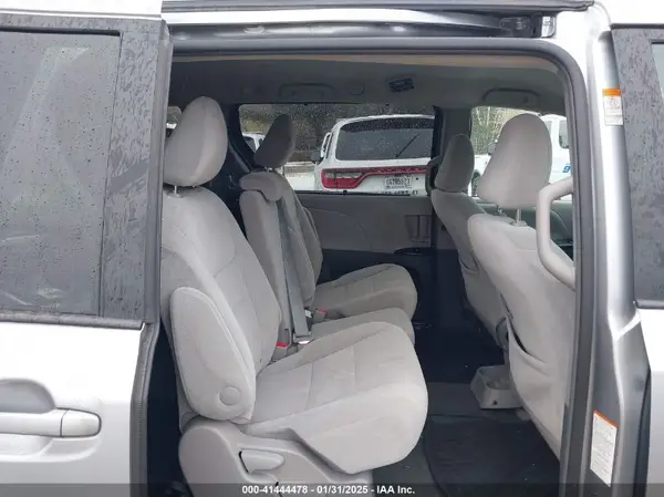 5TDKK3DC6GS745335 2016 TOYOTA SIENNA - Image 8