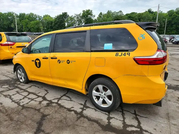 5TDKK3DC6GS763284 2016 TOYOTA SIENNA - Image 2