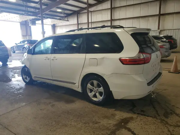 5TDKK3DC6GS764404 2016 TOYOTA SIENNA - Image 2