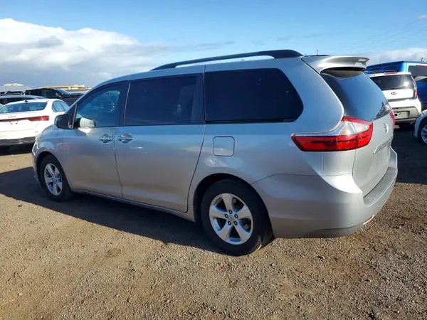 5TDKK3DC7GS691012 2016 TOYOTA SIENNA - Image 2