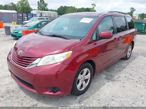 5TDKK3DC7GS693391 2016 TOYOTA SIENNA - Image 2