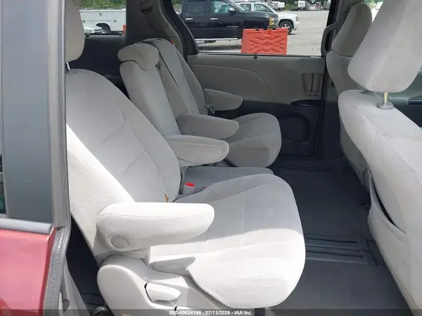 5TDKK3DC7GS693391 2016 TOYOTA SIENNA - Image 8