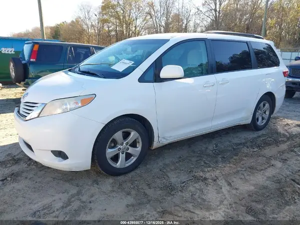 5TDKK3DC7GS694279 2016 TOYOTA SIENNA - Image 2