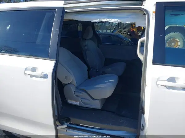 5TDKK3DC7GS694279 2016 TOYOTA SIENNA - Image 8