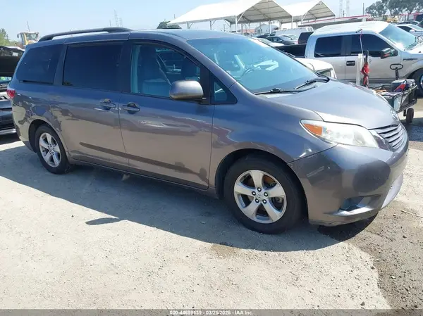 5TDKK3DC7GS694489 2016 TOYOTA SIENNA - Image 1