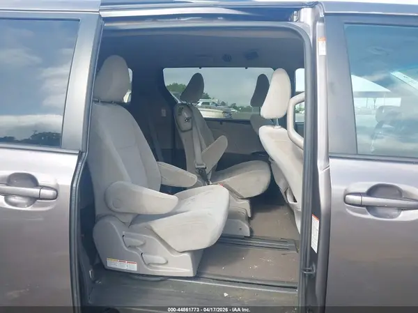 5TDKK3DC7GS696565 2016 TOYOTA SIENNA - Image 8