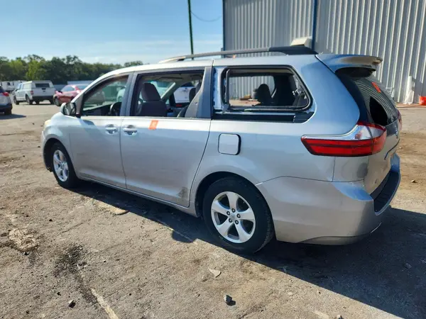 5TDKK3DC7GS700310 2016 TOYOTA SIENNA - Image 2