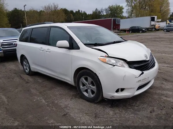 5TDKK3DC7GS702042 2016 TOYOTA SIENNA - Image 1
