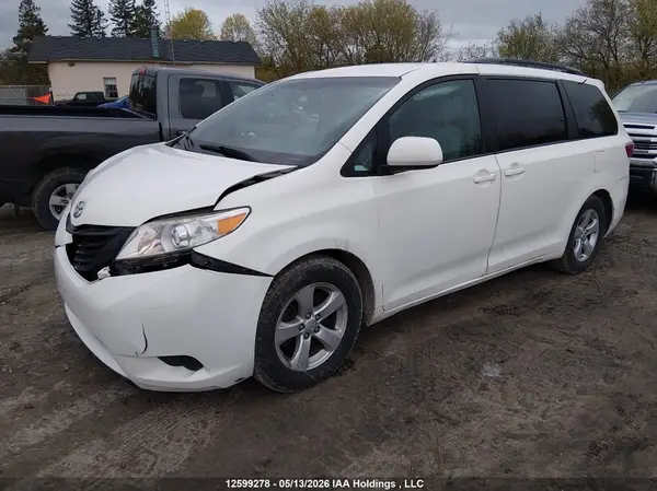 5TDKK3DC7GS702042 2016 TOYOTA SIENNA - Image 2