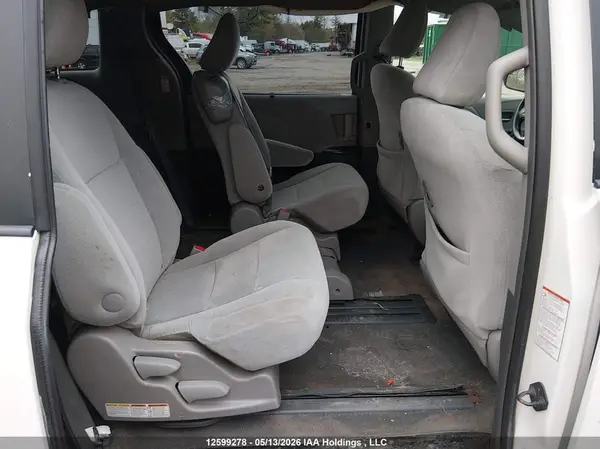 5TDKK3DC7GS702042 2016 TOYOTA SIENNA - Image 8