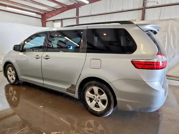5TDKK3DC7GS705443 2016 TOYOTA SIENNA - Image 2