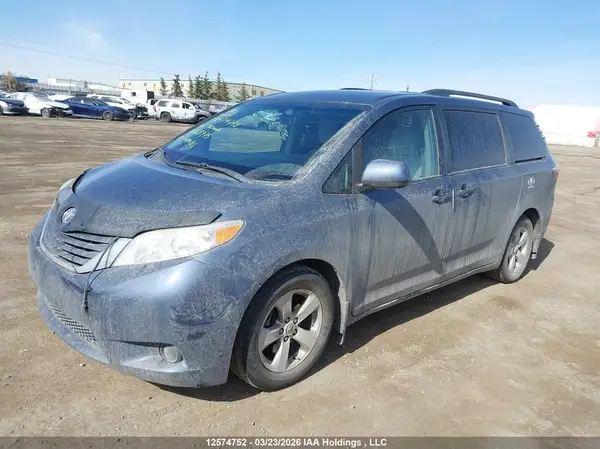 5TDKK3DC7GS705975 2016 TOYOTA SIENNA - Image 2