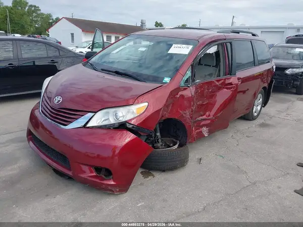 5TDKK3DC7GS706141 2016 TOYOTA SIENNA - Image 2