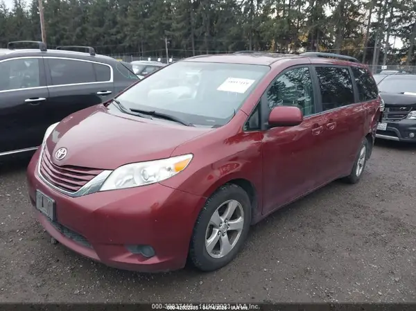 5TDKK3DC7GS707855 2016 TOYOTA SIENNA - Image 2