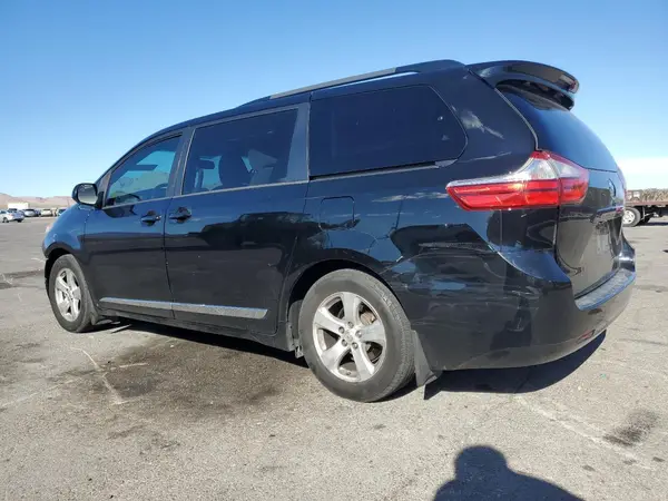 5TDKK3DC7GS710870 2016 TOYOTA SIENNA - Image 2