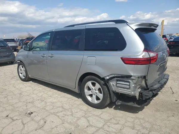 5TDKK3DC7GS711310 2016 TOYOTA SIENNA - Image 2